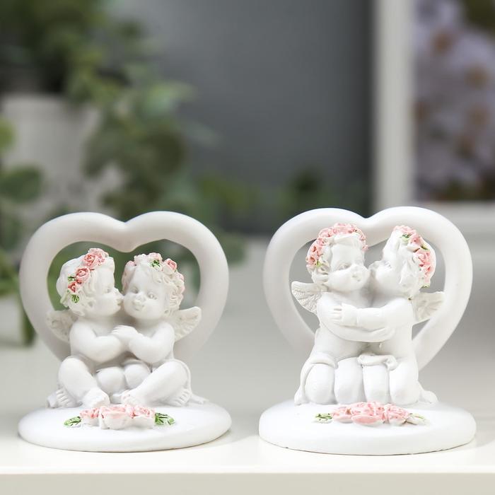 

Сувенир "2 ангелочка у сердца" в венке из роз МИКС 5х5х5 см, В ассортименте