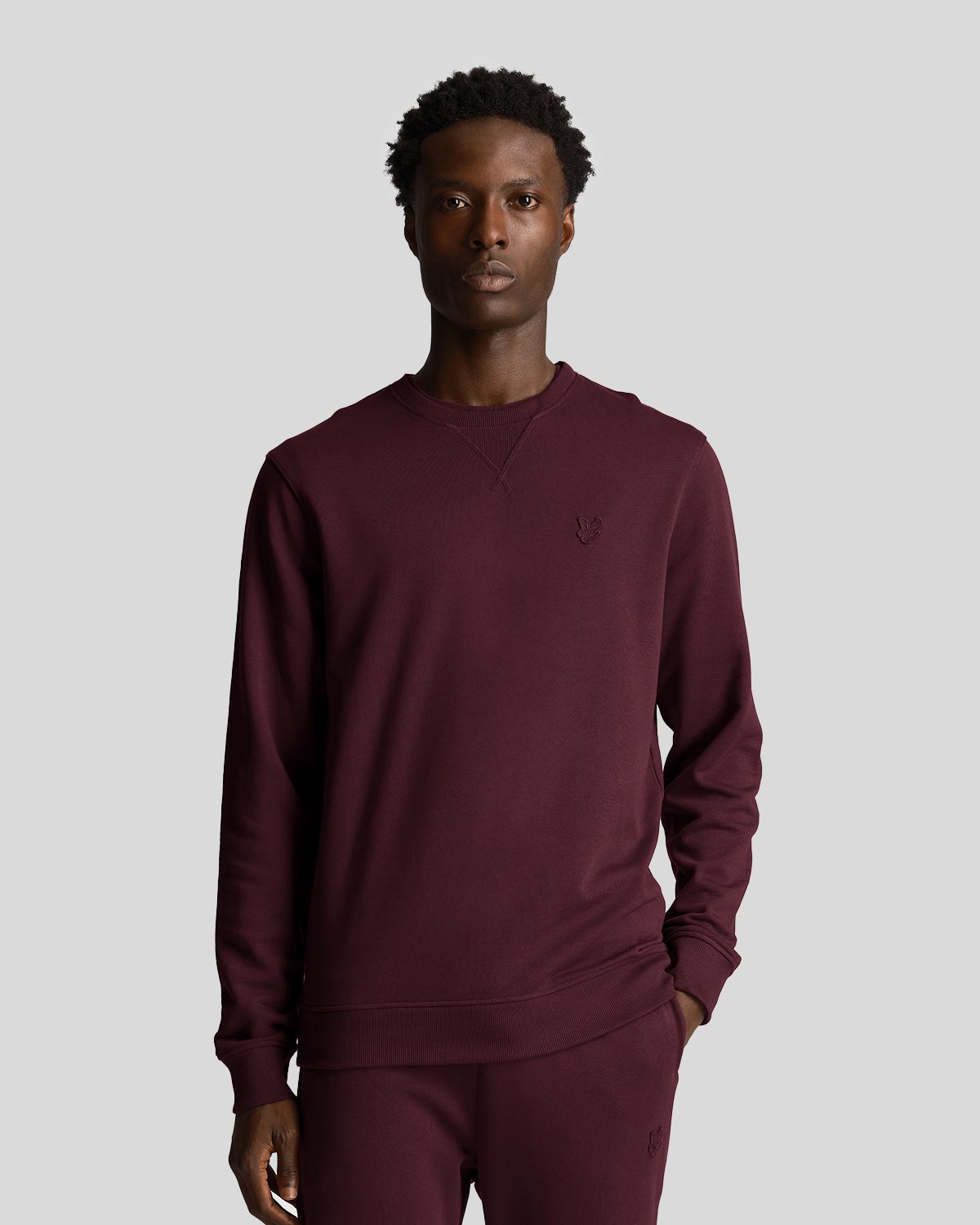 Свитшот мужской Lyle&Scott Tonal Eagle Crew Neck Sweatshirt бордовый S