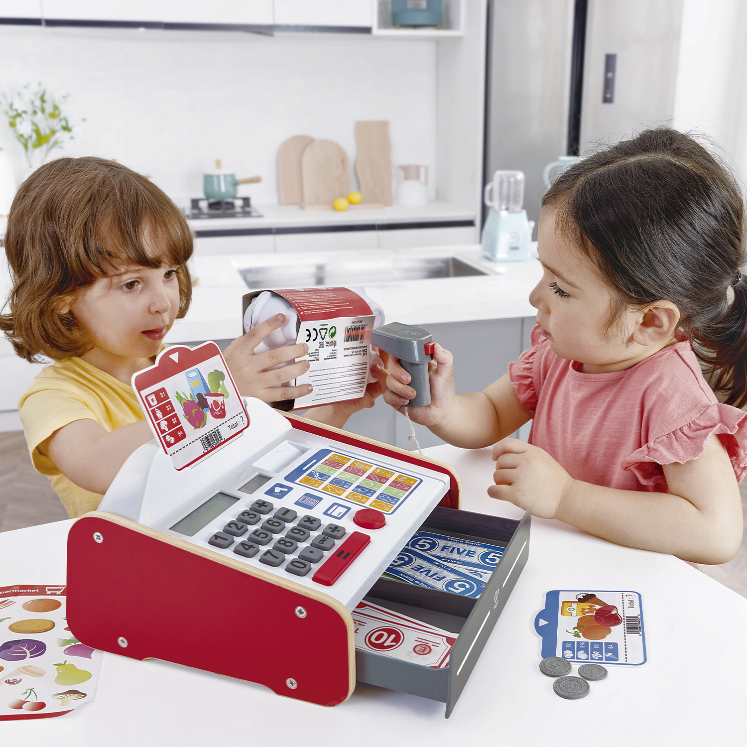 Детская игрушечная деревянная касса Hape, с калькулятором, светом и звуком E3184_HP hape деревянная касса с набором наклеек и калькулятором