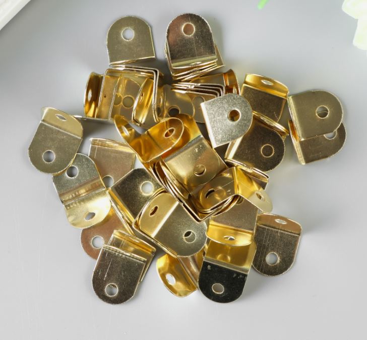 

Уголок крепежный с закругленными краями 1,2х1,3 см D-064
