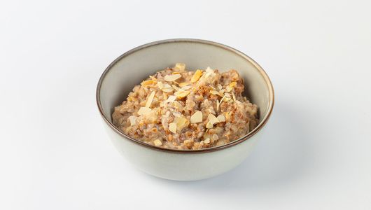 

Гречневая каша ВкусВилл с печеными яблоками карамелью и миндальными лепестками 290 г