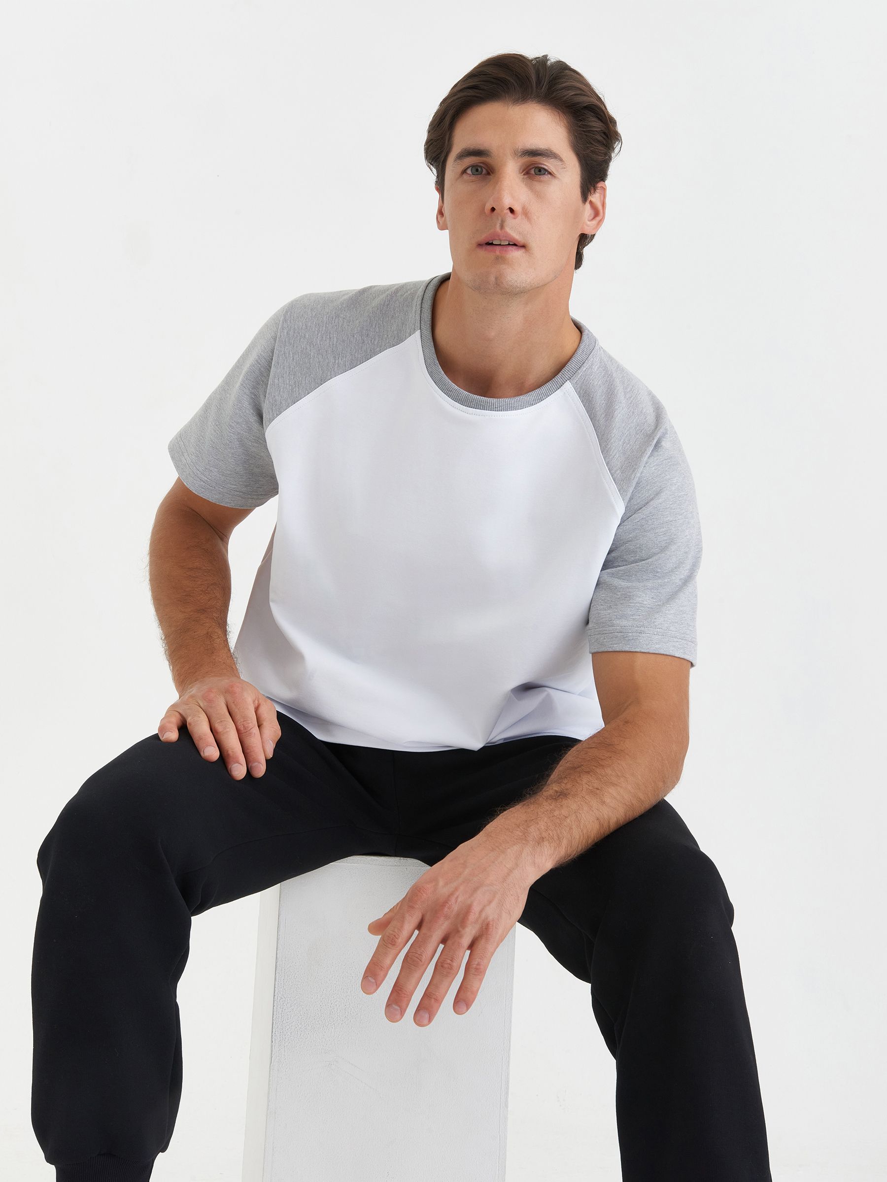 

Футболка мужская SMLXL wear U-реглан белая M, Белый, U-реглан