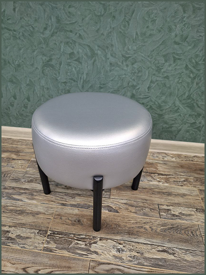 

Пуфик для прихожей To Dream, серебристый, длинные чёрные ножки, 34х34, Серебристый;серый