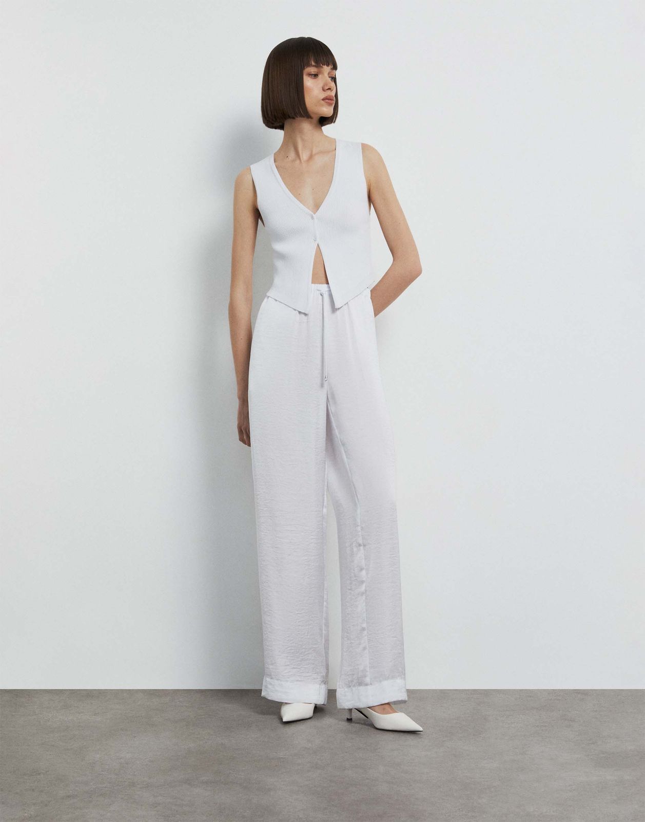 

Брюки женские Gloria Jeans GPT009569 белый XL/170, GPT009569