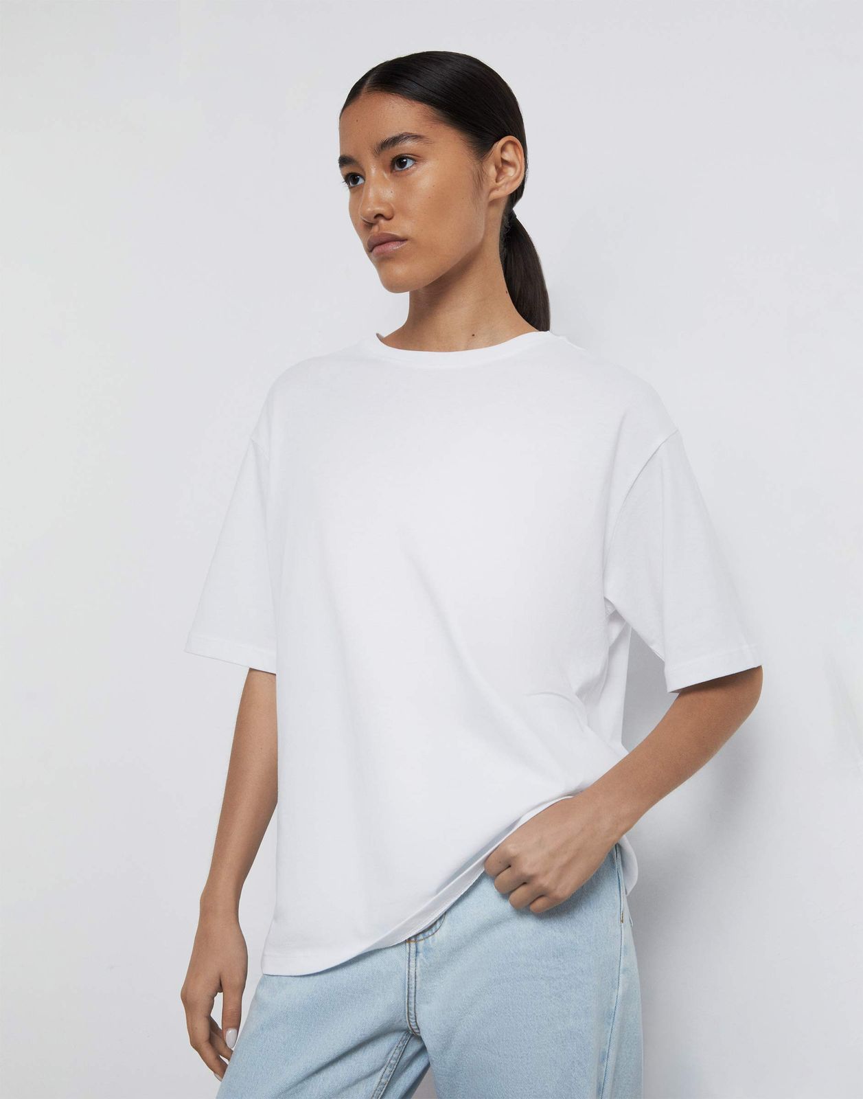 

Футболка женская Gloria Jeans GKT025583 белый S/164, GKT025583