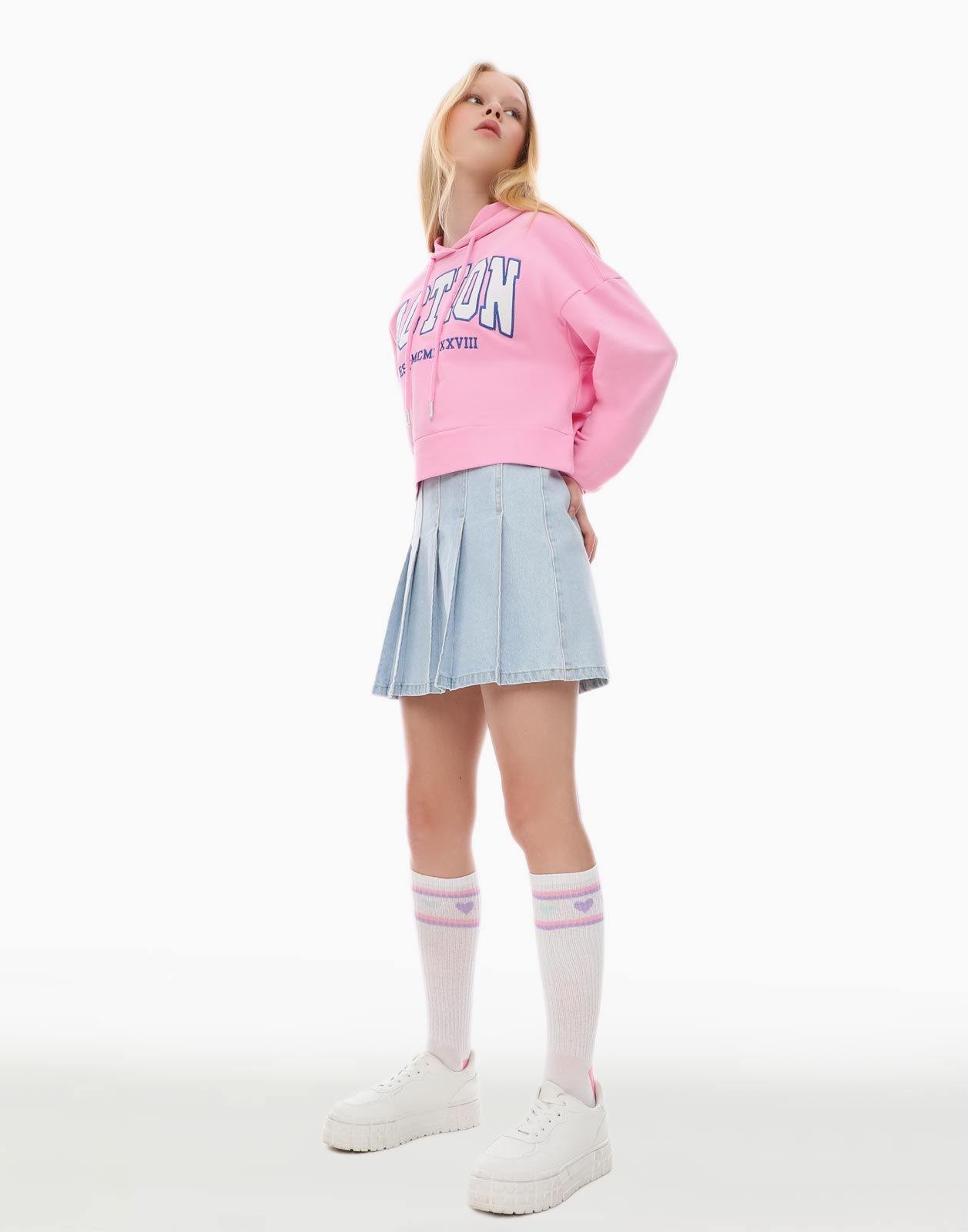 Светло-розовое укороченное худи с вышивкой Action для девочки 8-10л/134-140