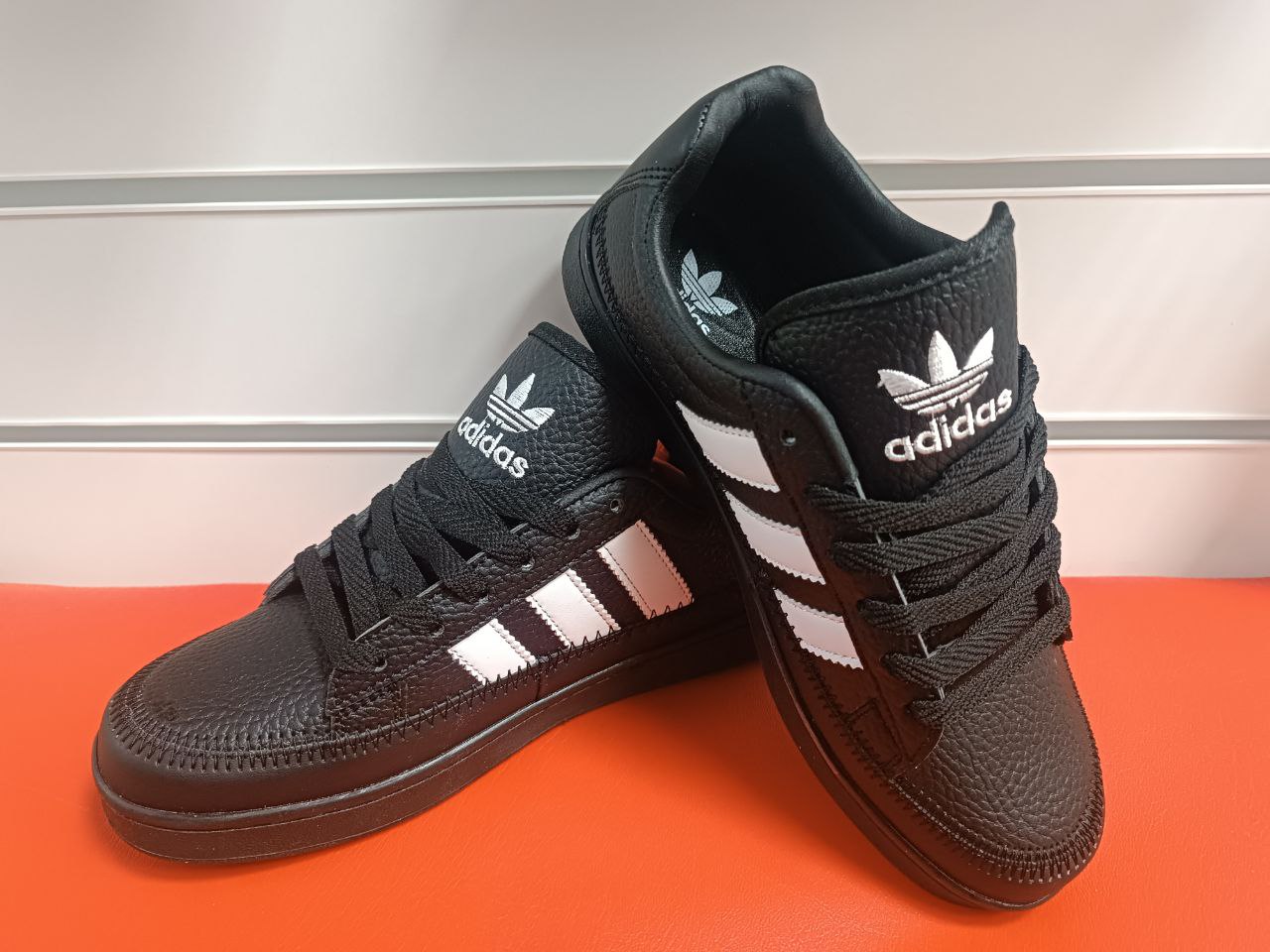 Кеды женские Adidas Low черные 41 RU