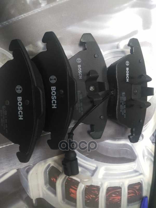 Тормозные колодки Bosch передние дисковые 986495412