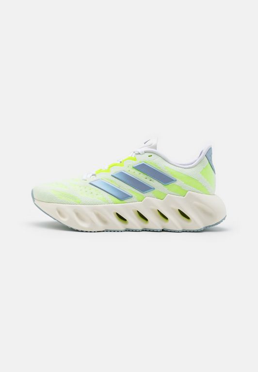 

Кроссовки женские Adidas Performance AD541A29D белые 40 EU, Белый, AD541A29D