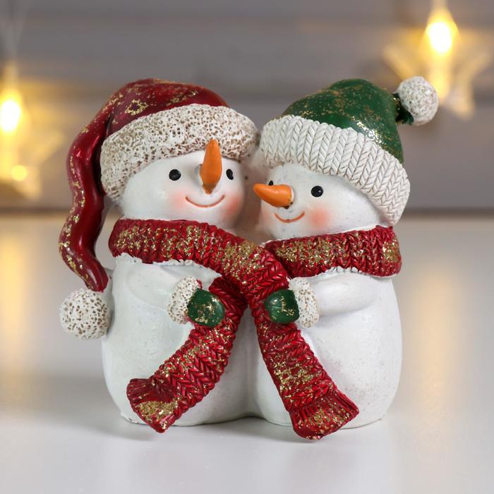 

Новогодняя фигурка Снеговички в красном колпаке и зеленой шапке-объятия 6343750 1 шт., Разноцветный, Снеговички в красном колпаке и зеленой шапке-объятия