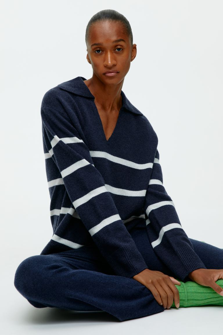 

Пуловер женский ARKET 1156594001 синий M (доставка из-за рубежа), 1156594001