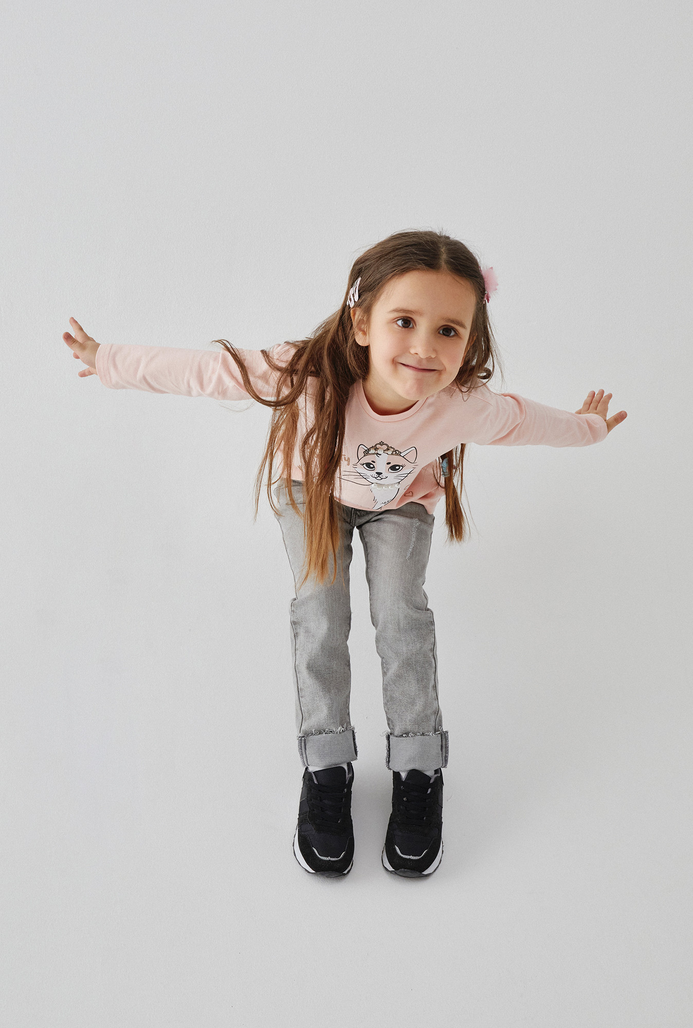 фото Джинсовые брюки для девочек размер 110, серый acoola