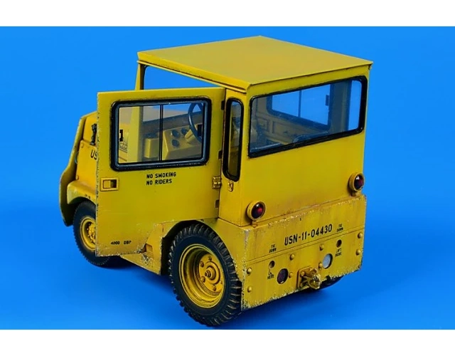 

Набор дополнений Aires 1/32 UNITED TRACTOR GC340 SM-340 US NAVY DLA with cab 320 045
