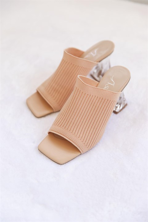 

Шлепанцы женские Shoes Bellas 211 бежевые 40 EU (доставка из-за рубежа), Бежевый, 211