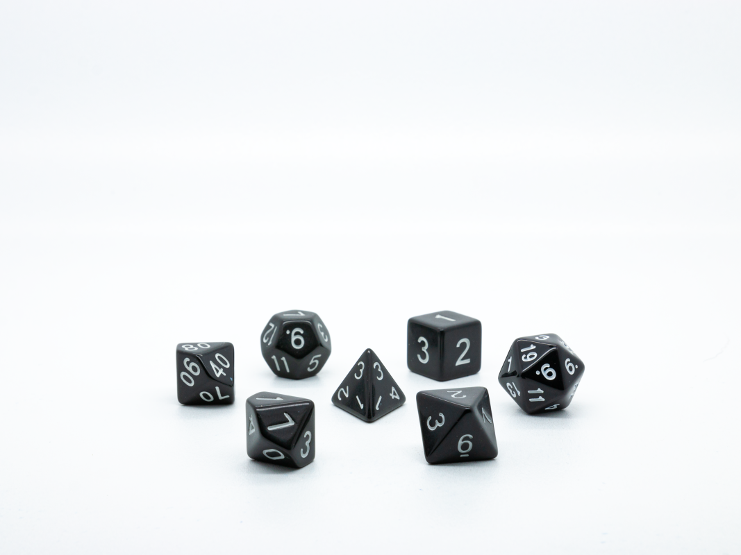 

Набор кубиков для D&D, Dungeons and Dragons, ДнД, Pathfinder чёрно-белые, Черный, MGOP04