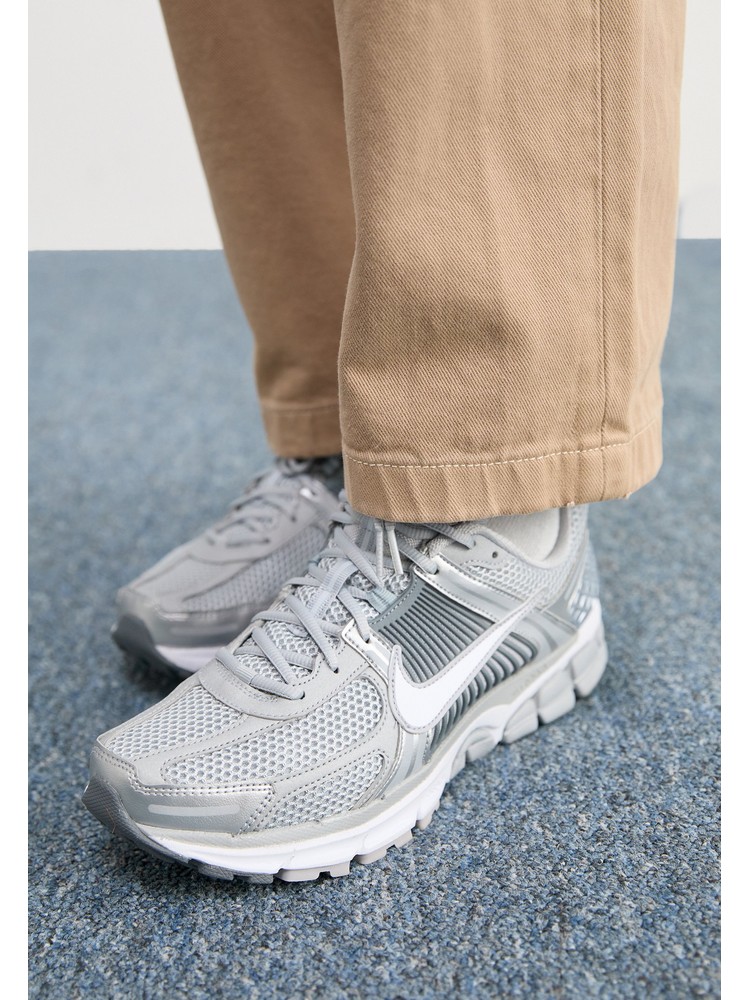 

Кроссовки унисекс Nike NI112O0YS серые 43 EU, Серый, NI112O0YS