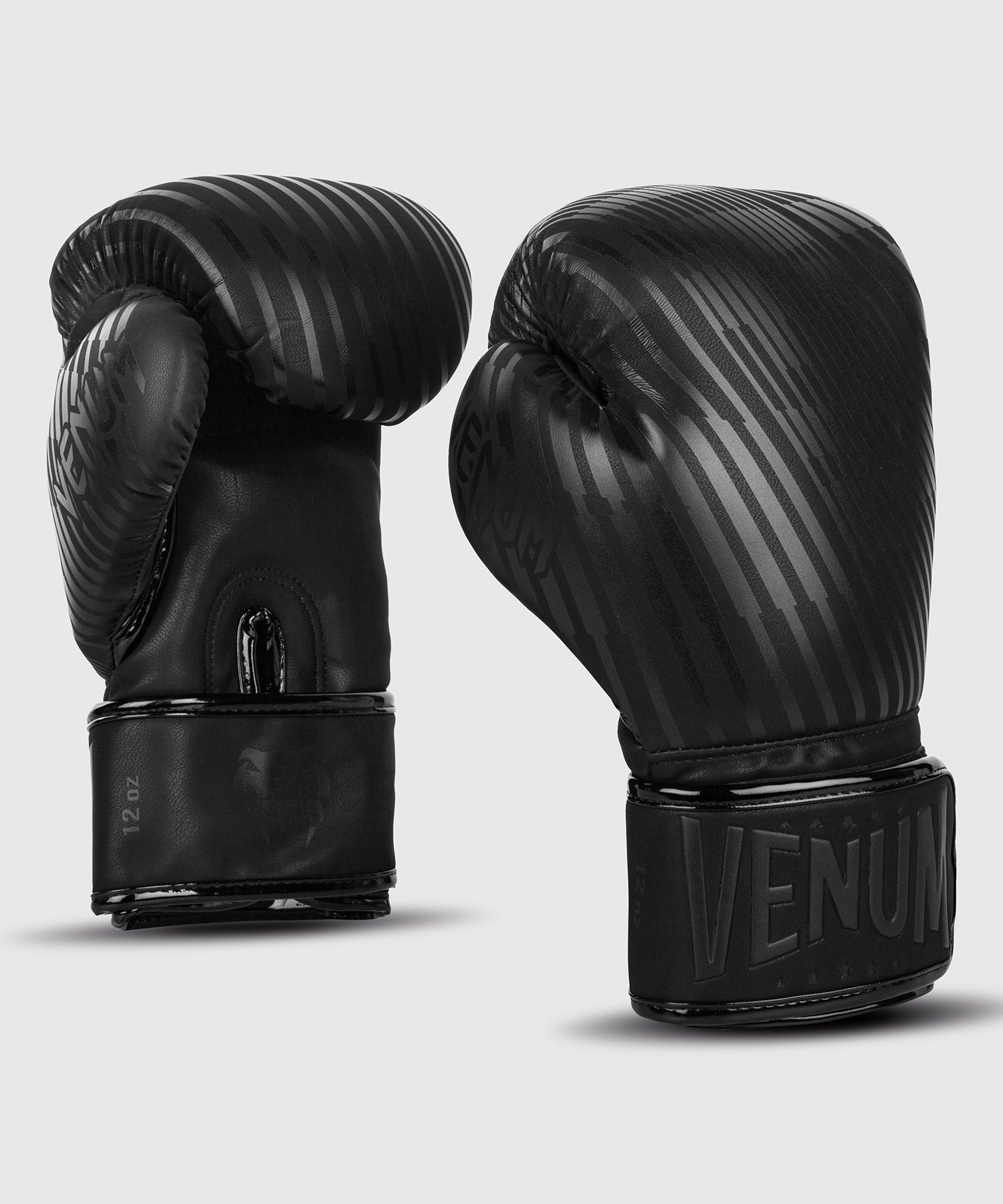 

Перчатки боксерские Venum Plasma Boxing Gloves - Black/Black черный 10oz, VENUM-03168-114