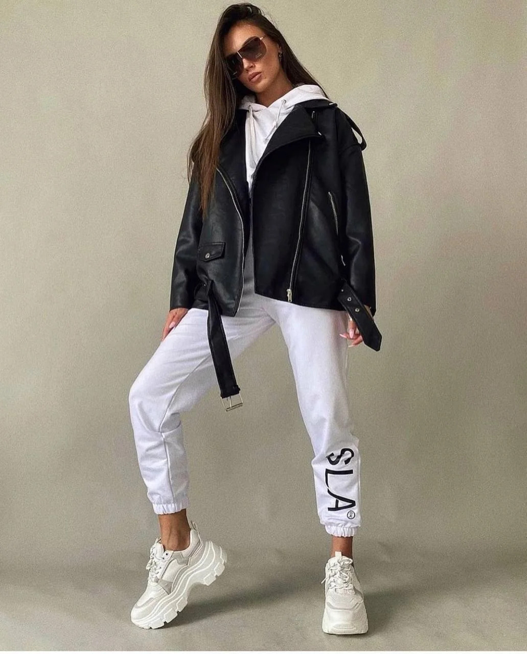 Кожаная куртка женская Tiya Moda 111 черная 42 RU