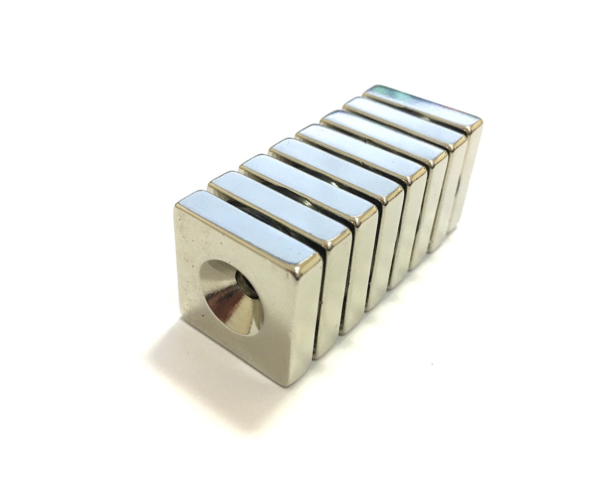 Неодимовый магнит 20х20х5 мм с  зенковкой - 2шт, N35, никель, блок MagElem ME05992