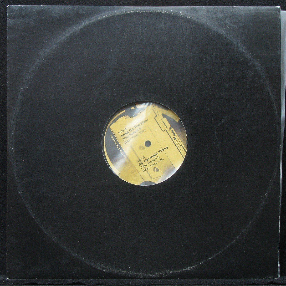 

LP Suzy Q / Invisible Man's Band - Jump On The Floor / Do The Night Thing (maxi)(301891)