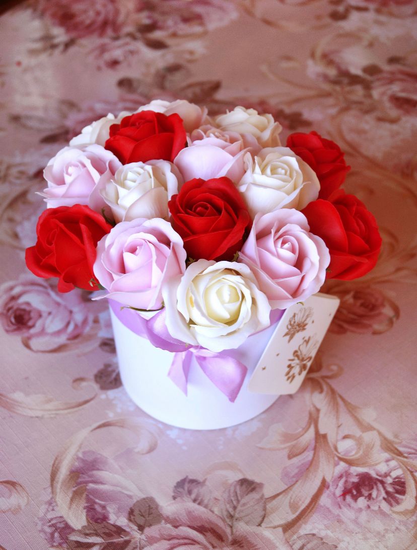 Букет цветов 15 мыльных роз Unique Home подарочный набор fantasy earth из красного букета мыльных роз под колбой и гирлянды