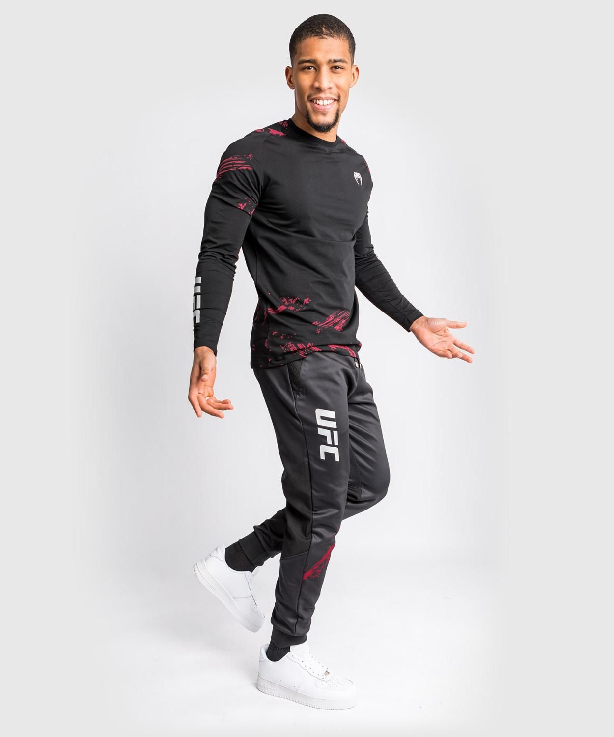

Спортивные брюки мужские Venum VNMUFC-00103 черные XS, VNMUFC-00103
