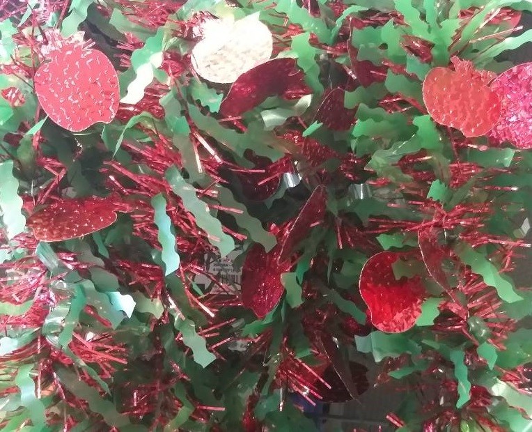

Новогодняя мишура с яблоками 2 м х 9 см, 6 шт