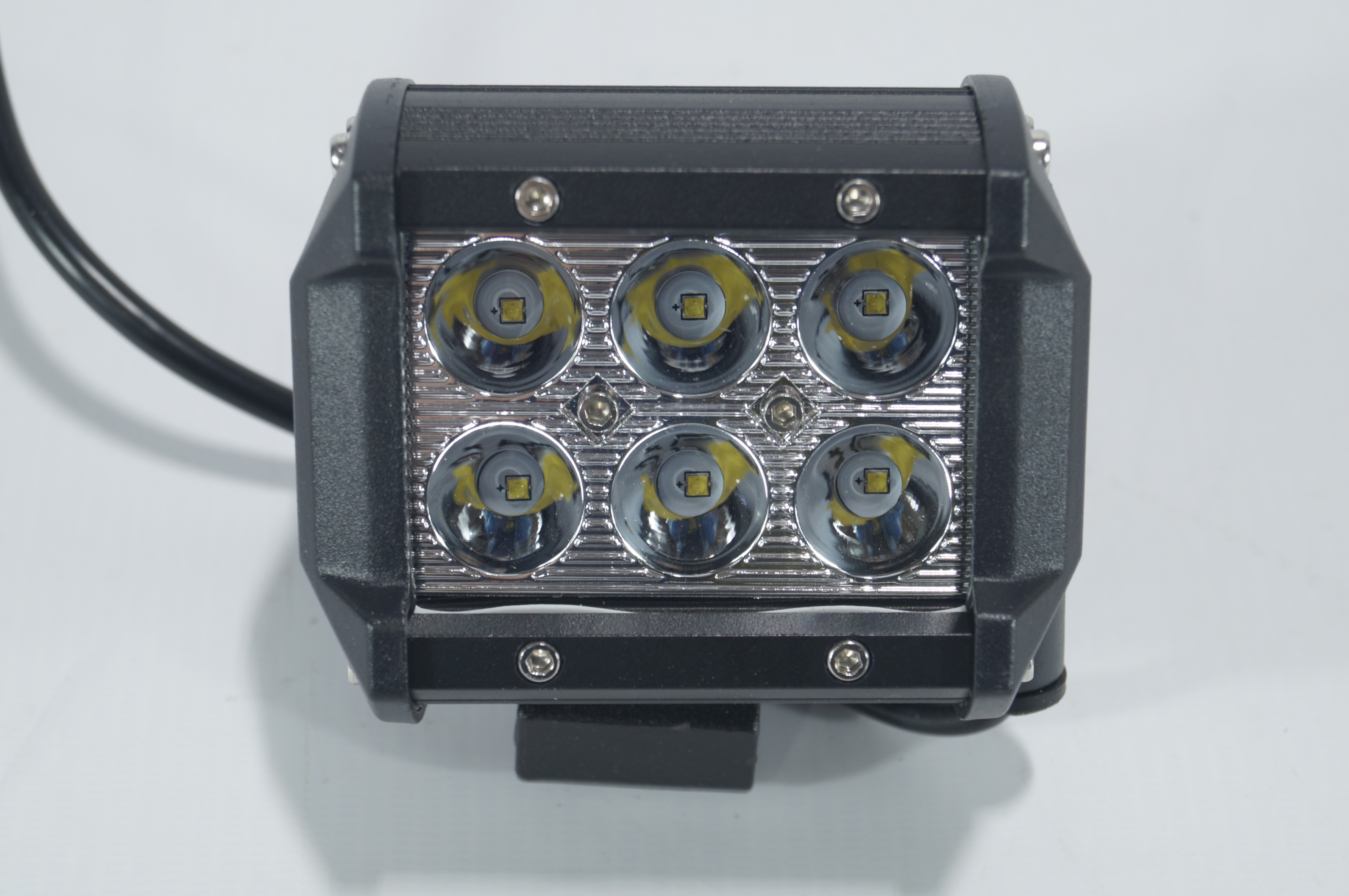 

Фара светодиодная CH019B 18W Cree SPOT 6 диодов по 3W
