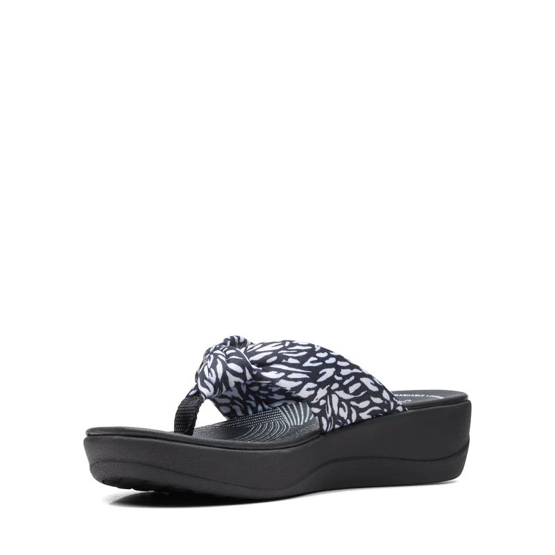 

Вьетнамки женские Clarks 26172462 черные 39.5 EU, Черный, 26172462