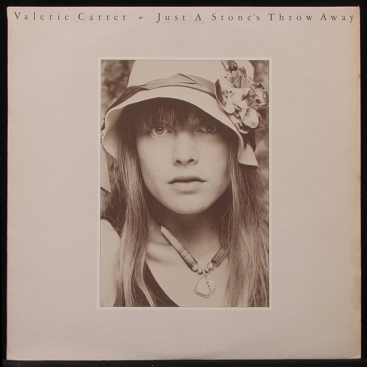 LP Valerie Carter - Just A Stone's Throw Away Columbia (293670)