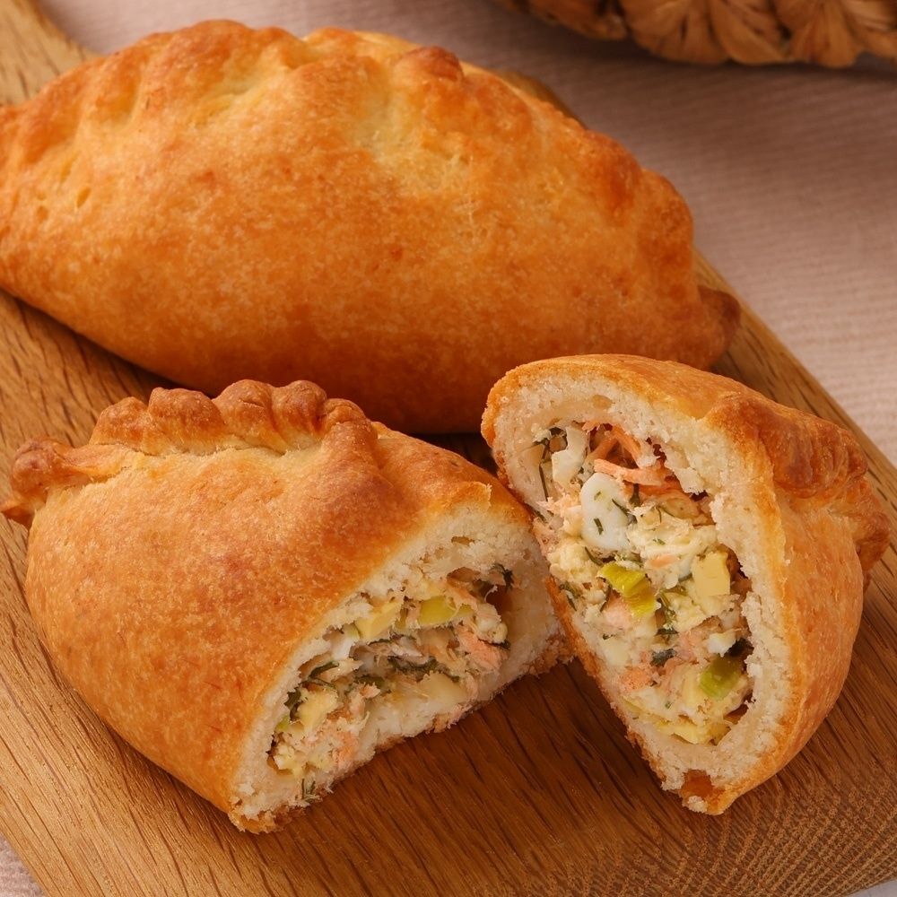 

Лодочка Мясновъ Пекарня форель с сыром 90 г