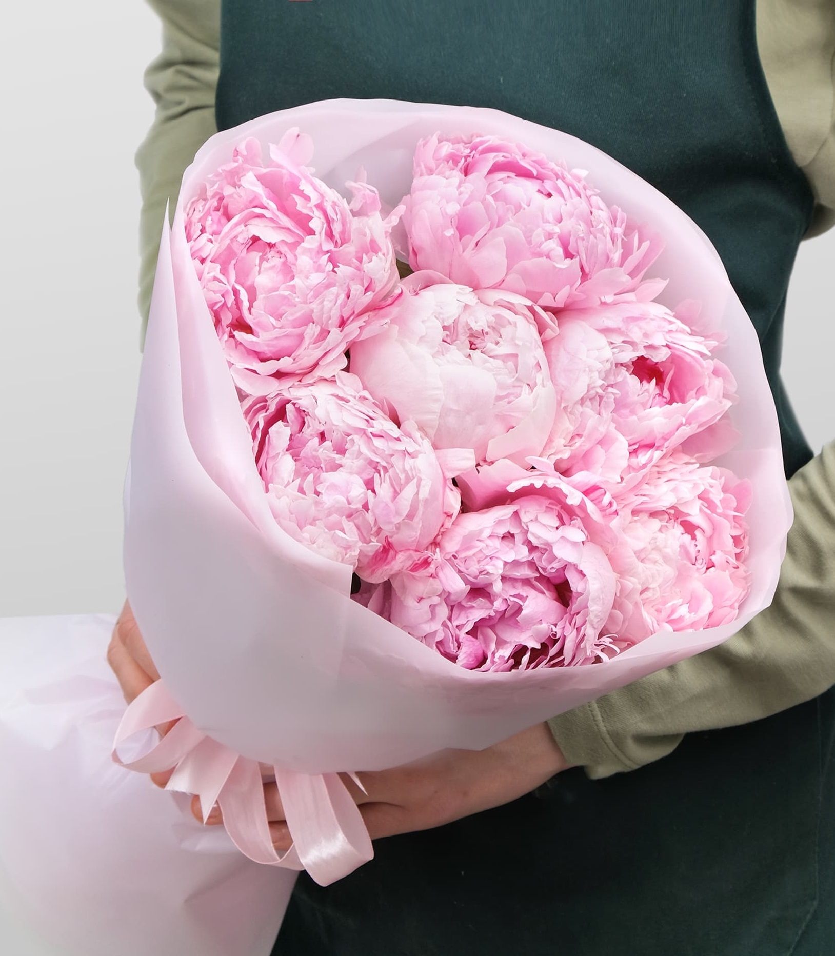 

Монобукет Studio Floristic пион 22 см x 40 см 7 шт. розовый 4308, Розовые хлопья