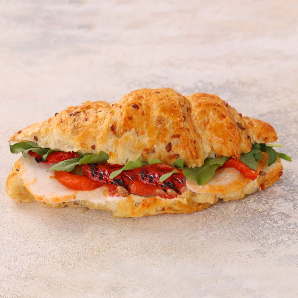 

Круассан МясновЪ Шеф-повар с запеченным филе цыпленка и соусом Блю Чиз +-140 г