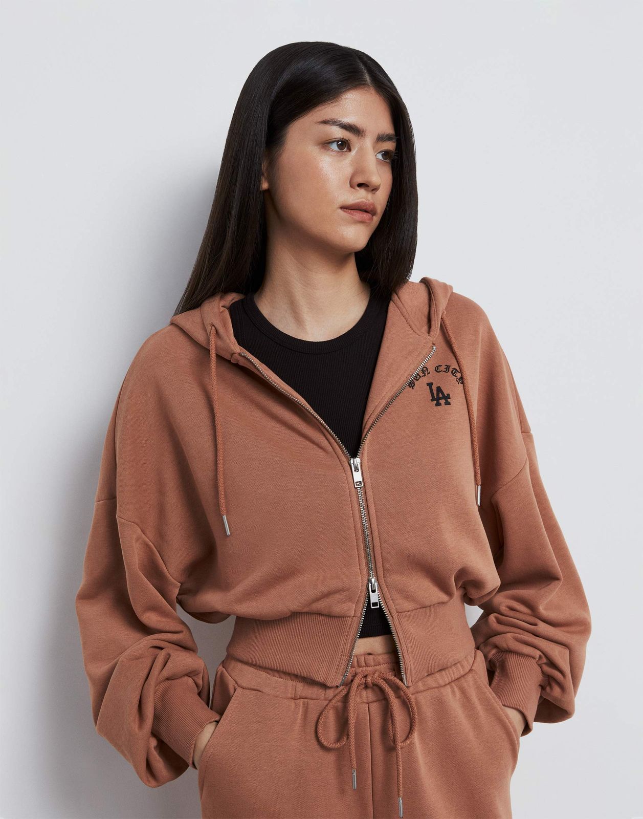 

Толстовка женская Gloria Jeans GAC021543 коричневый XS/164, GAC021543