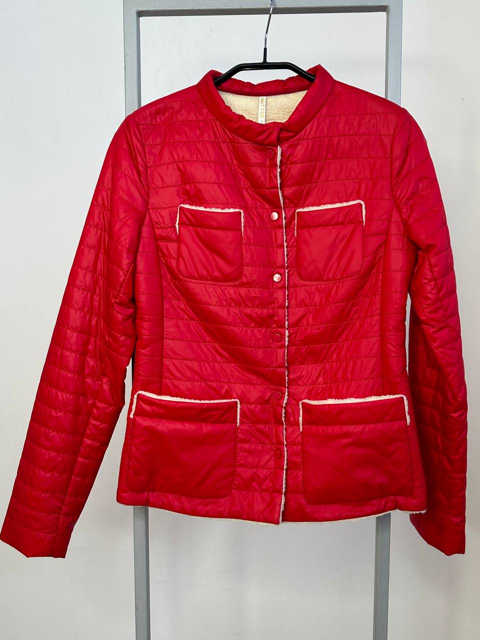 Куртка женская But 58121 красная 42 RU