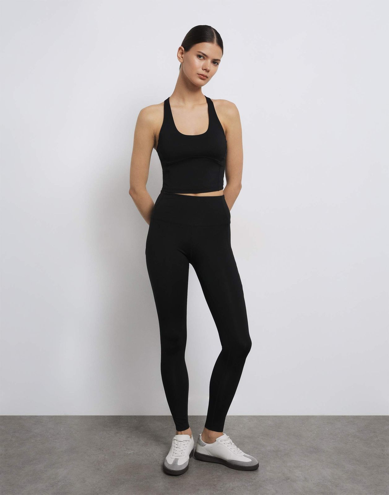

Спортивные легинсы женские Gloria Jeans GRT000387 черный XL/170 (52-54), GRT000387