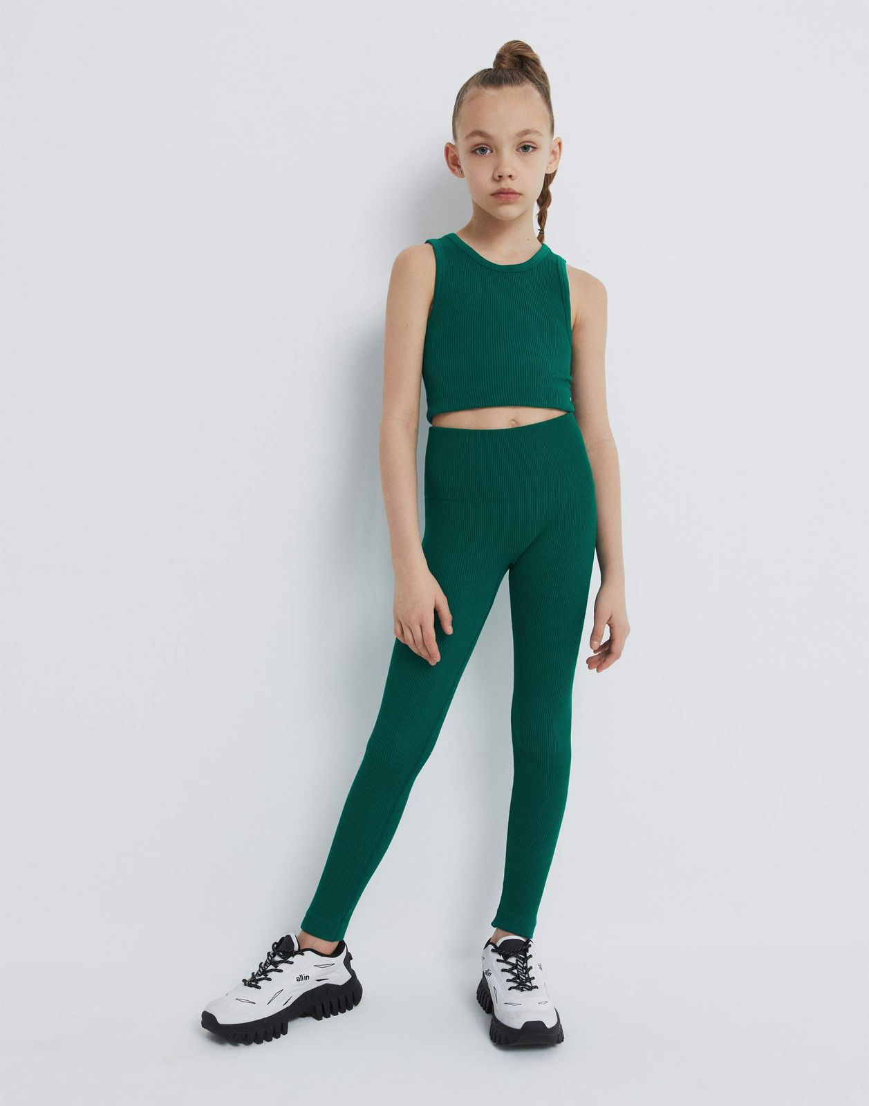 

Спортивные легинсы для девочки Gloria Jeans GRT000477 темно-зеленый 8-10л/140, GRT000477