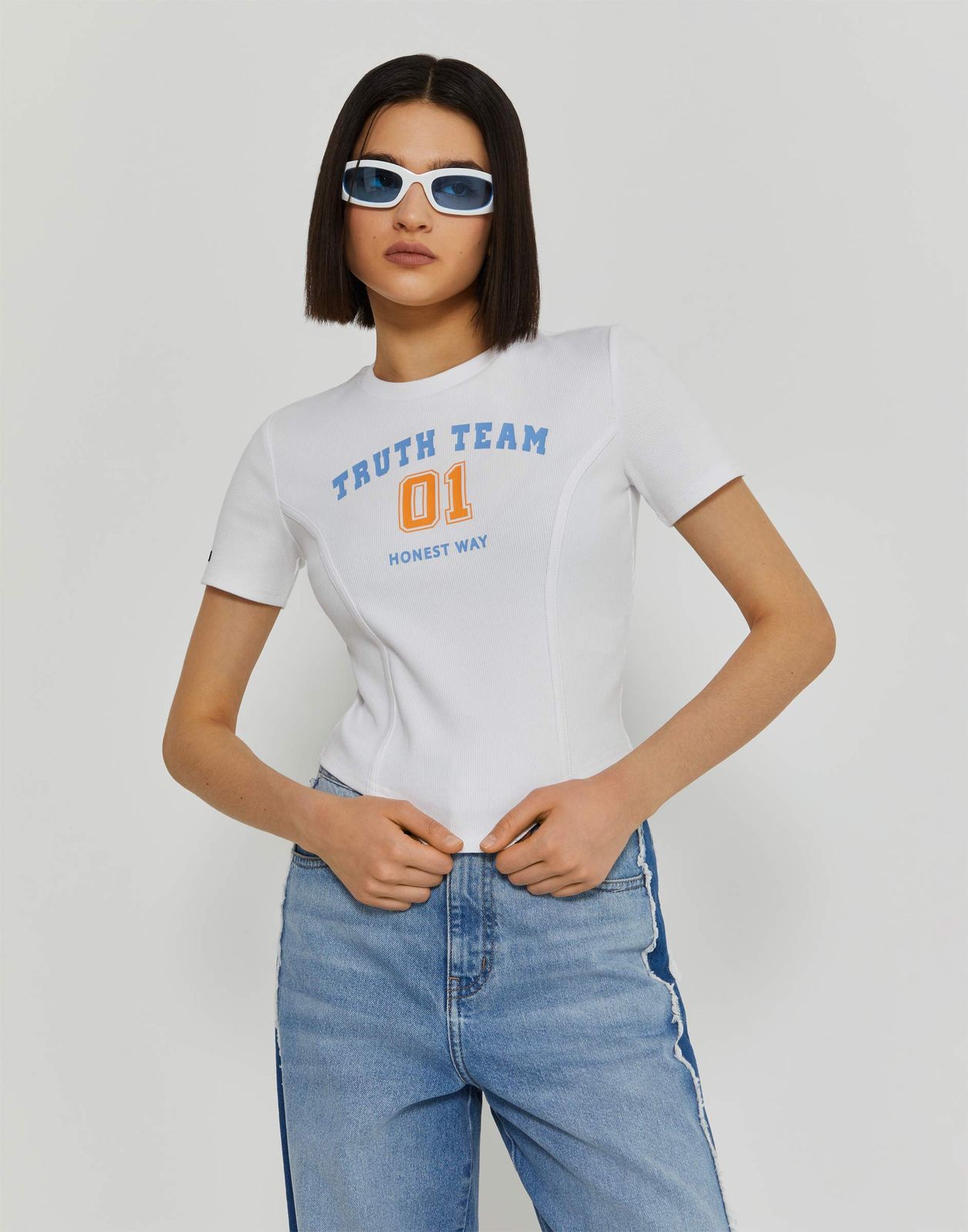 

Футболка для девочки Gloria Jeans GKT022579 белый 16-18л/170, GKT022579