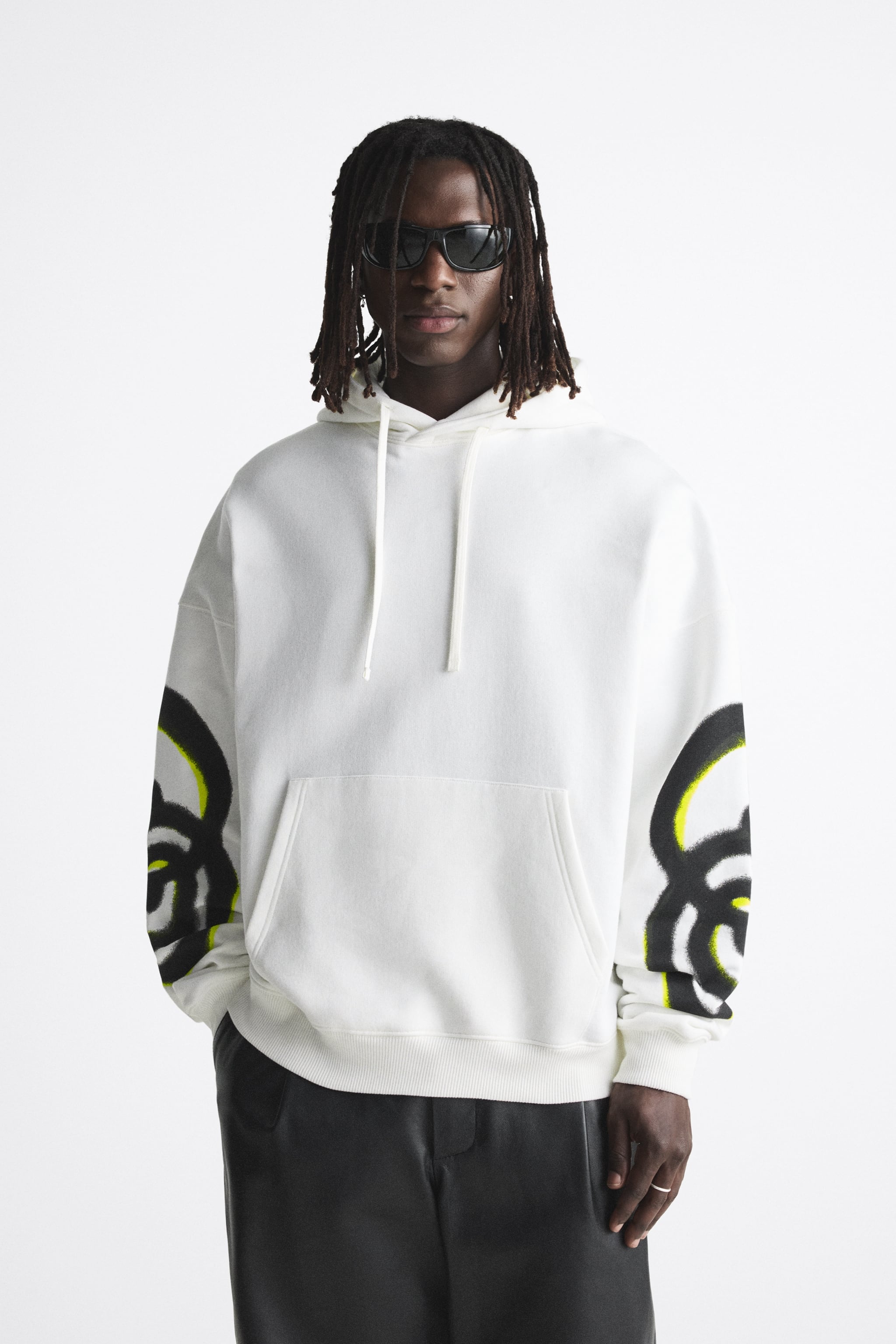 

Худи мужское ZARA 00208403 белое L (доставка из-за рубежа), Белый, 00208403