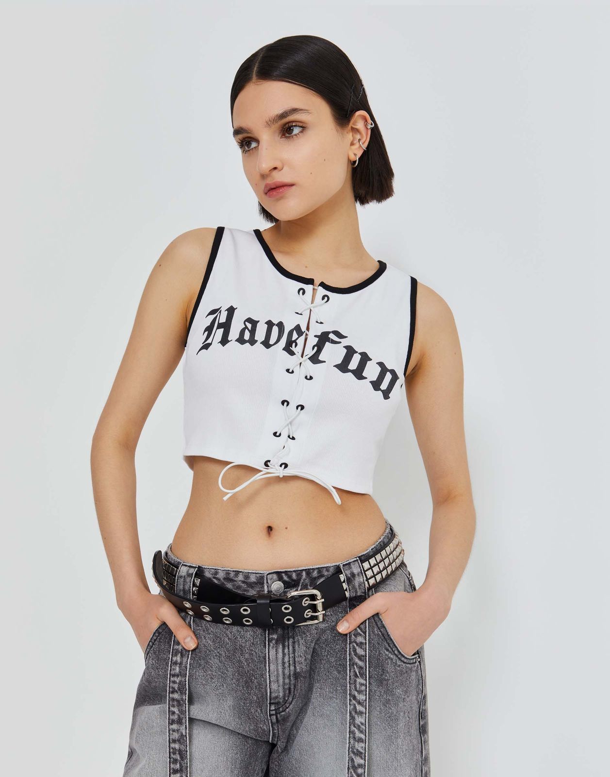 

Майка для девочки Gloria Jeans GTN003950 белый/черный 16-18л/170, GTN003950