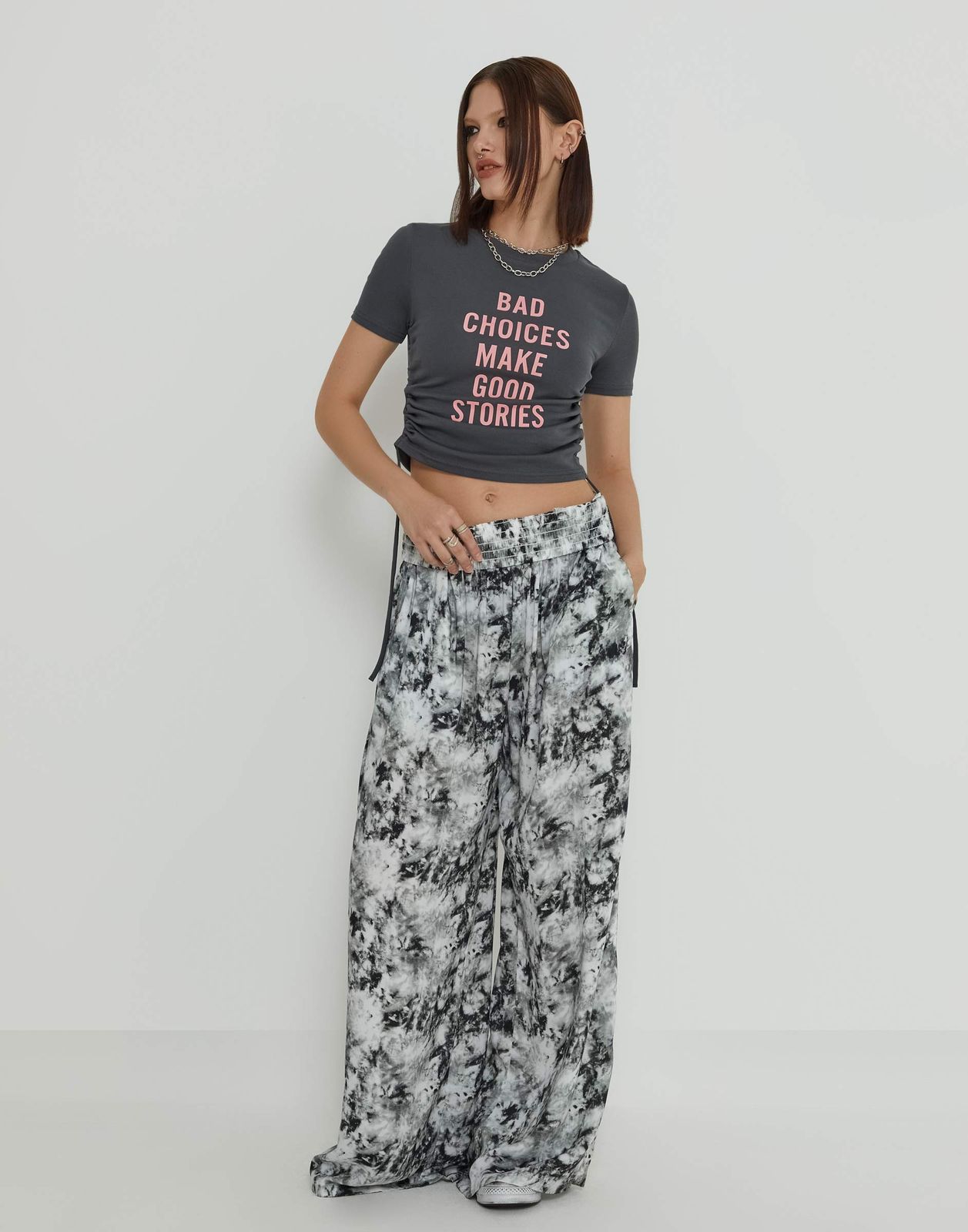 

Брюки для девочки Gloria Jeans GPT009922 черный/белый 16-18л/170, GPT009922