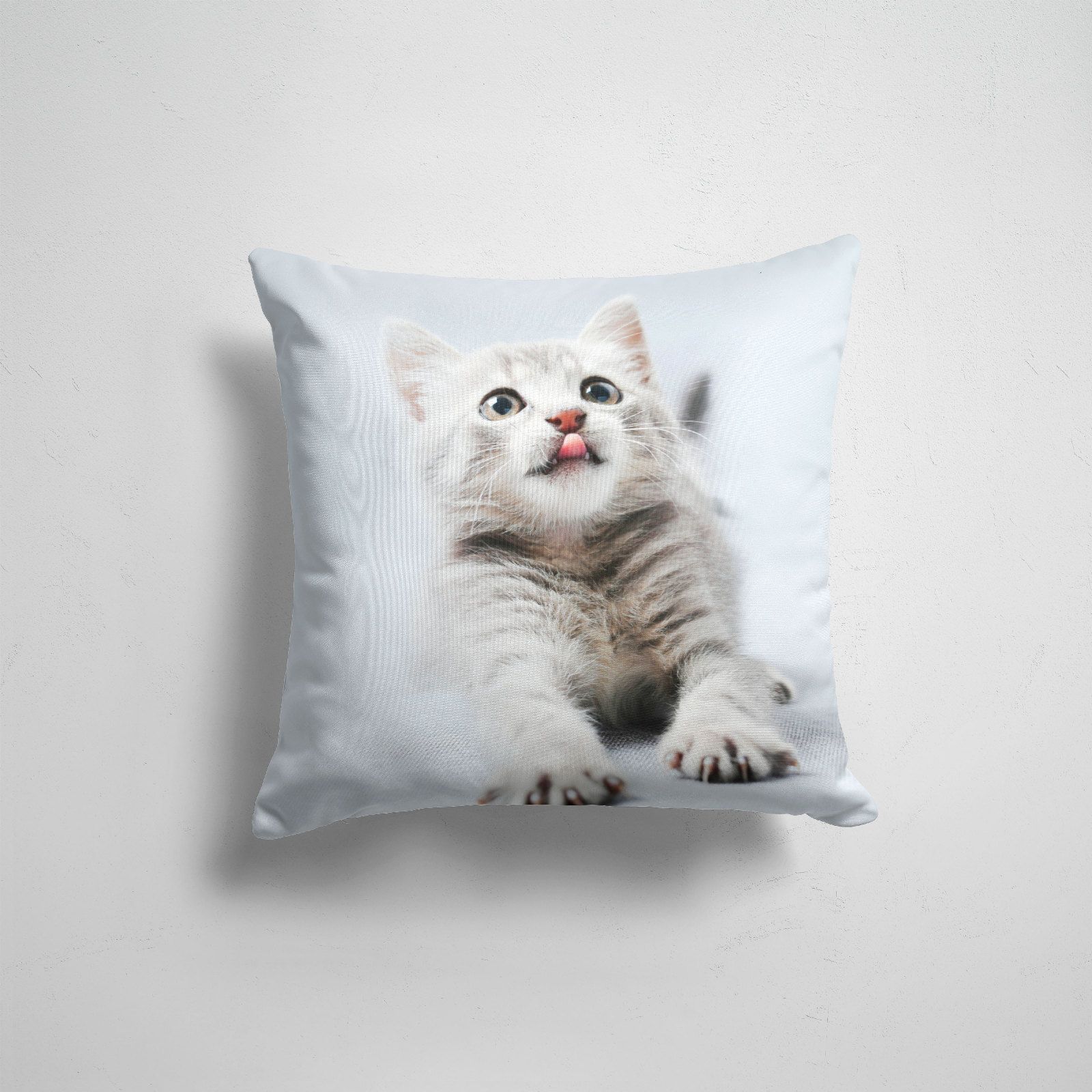 

Подушка декоративная 45х45см Звери Коты и кошки серый котенок, Разноцветный