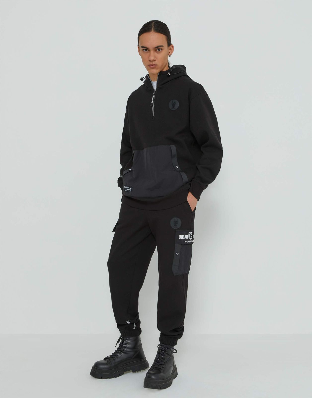 

Спортивные брюки для мальчика Gloria Jeans BAC012308 черный 10-12л/152, BAC012308