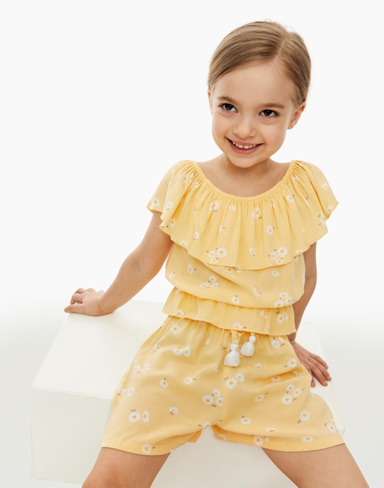 Жёлтые шорты-трапеция с цветочным принтом для девочки р.104