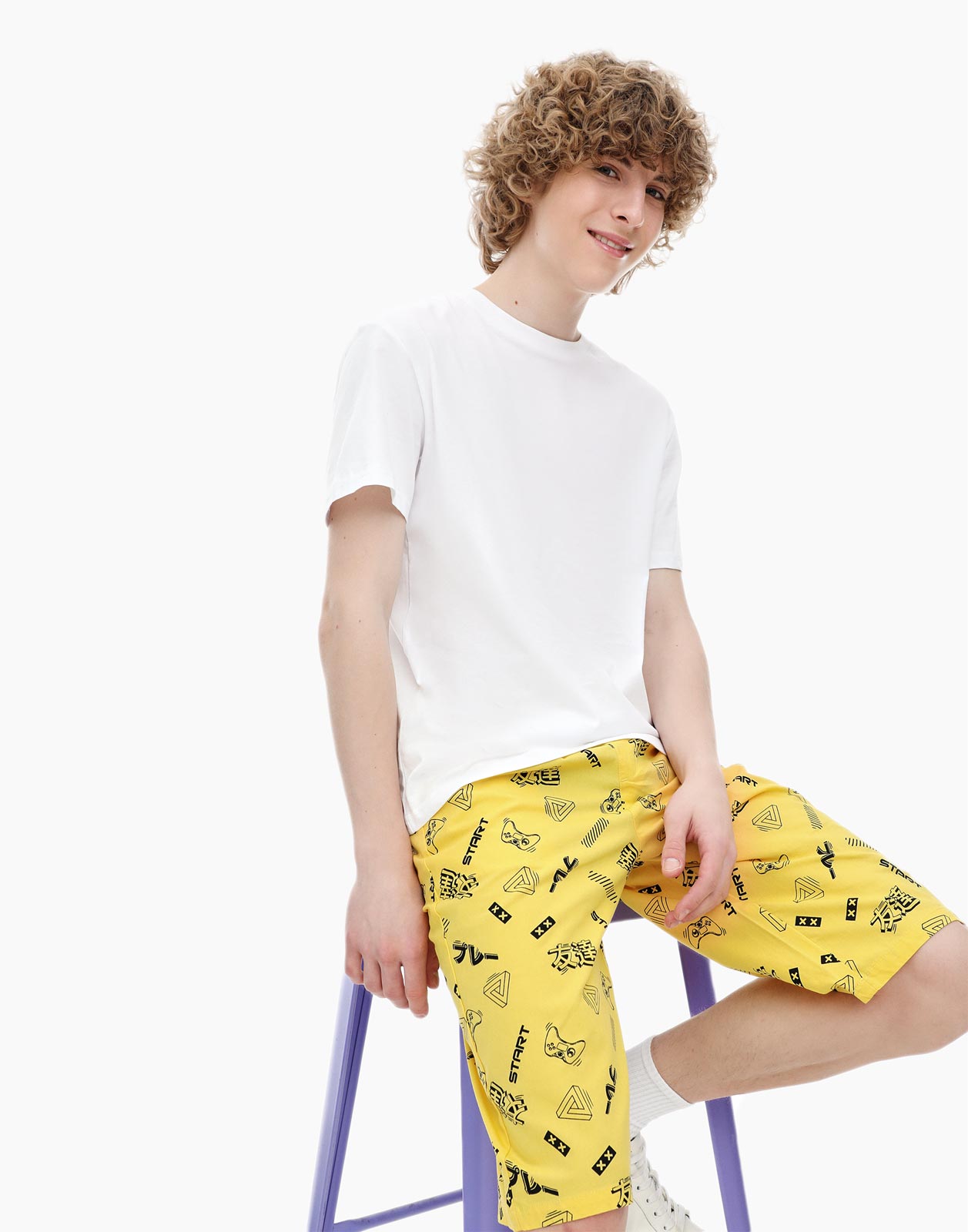 Жёлтые шорты Slim с принтом для мальчика р.140