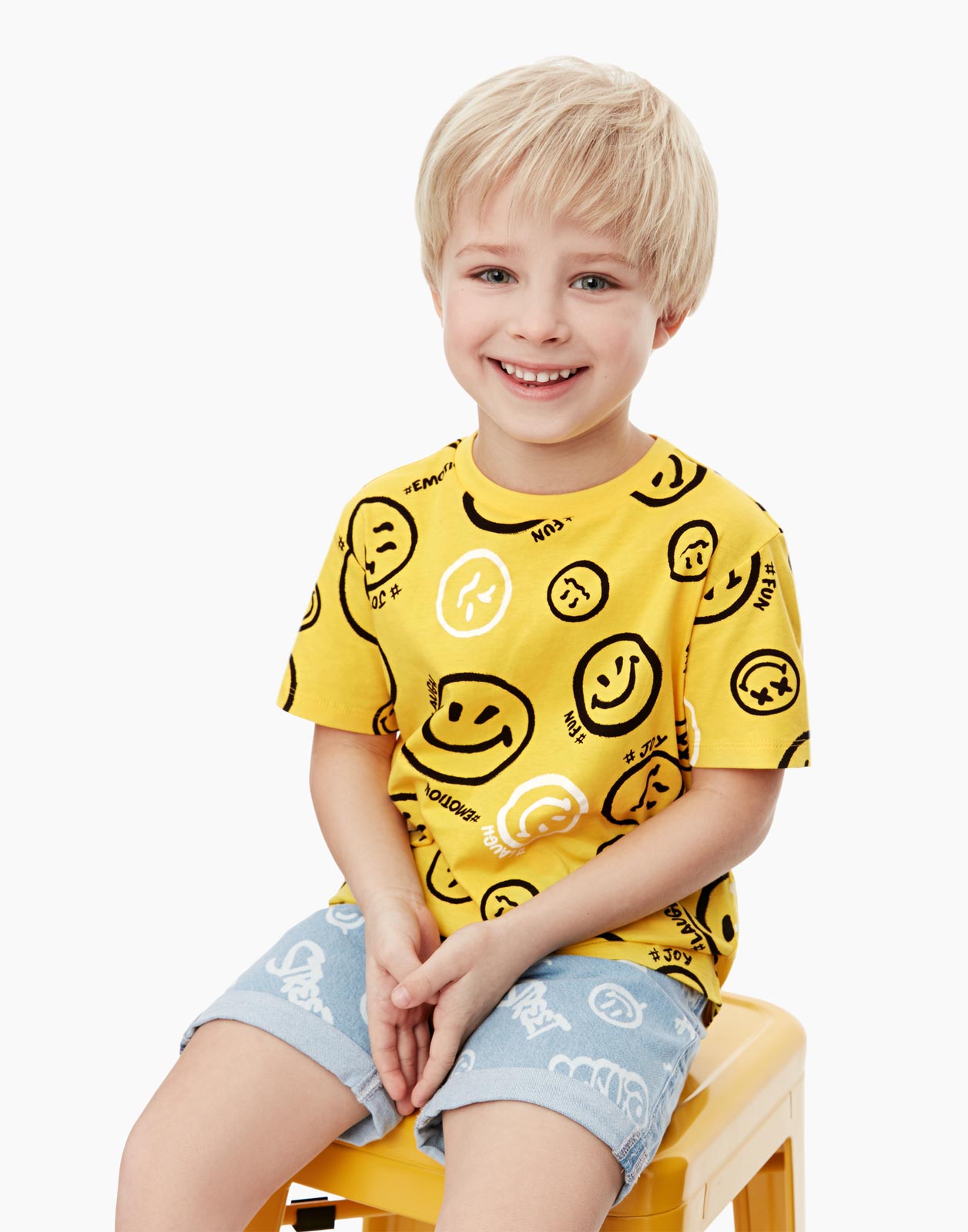 Жёлтая футболка со смайликами для мальчика 12мес/80
