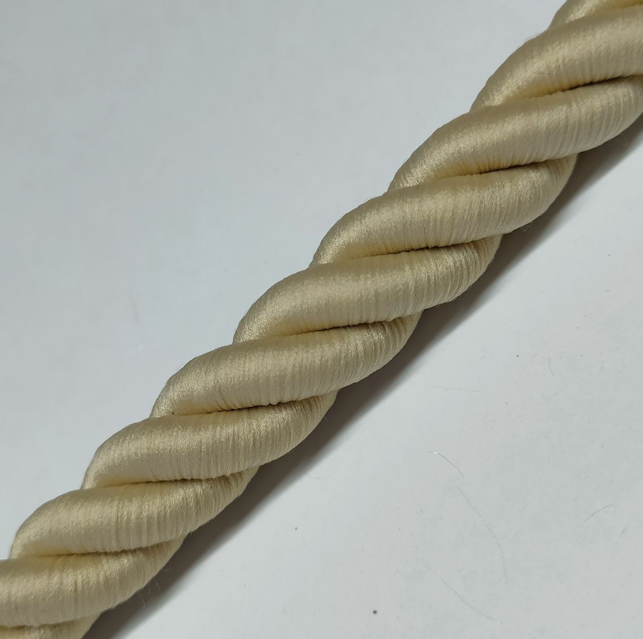 

Шнур декоративный idealtex 15Ш-10-12.0 , длина 10 м, диаметр 15 мм, Бежевый, 15ш12.0