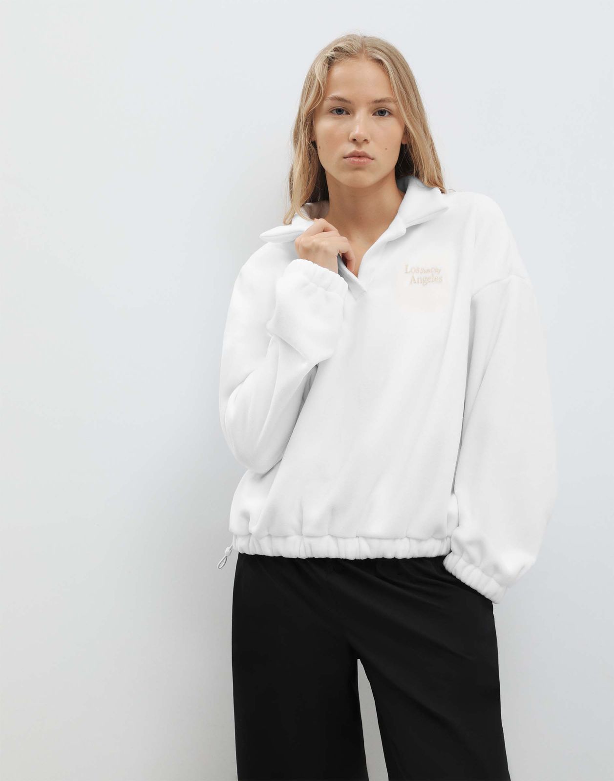 

Свитшот женский Gloria Jeans GAC023509 молочный XXS (36-38), Белый, GAC023509