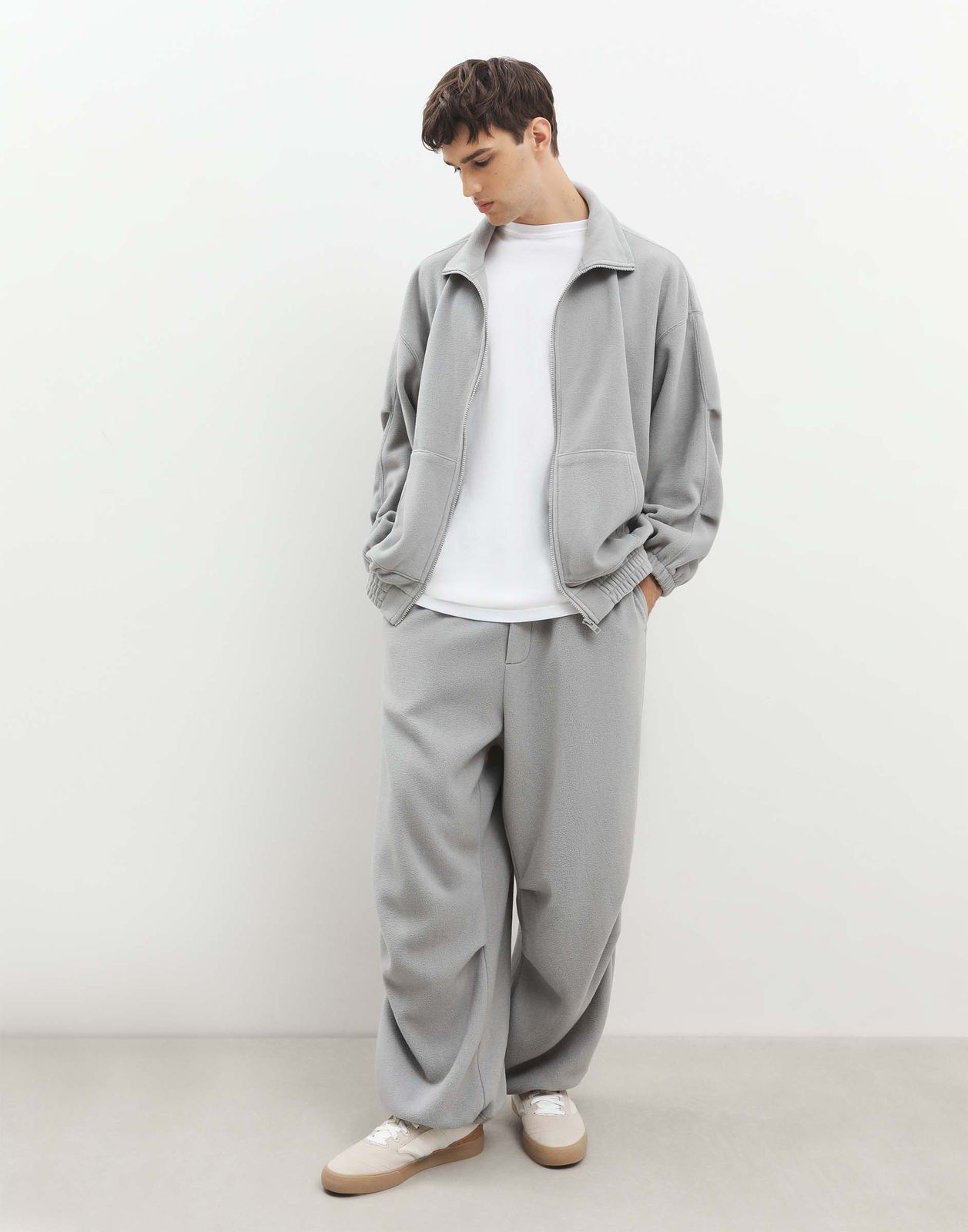 

Спортивные брюки мужские Gloria Jeans BAC013322 серый S/182 (44-46), BAC013322