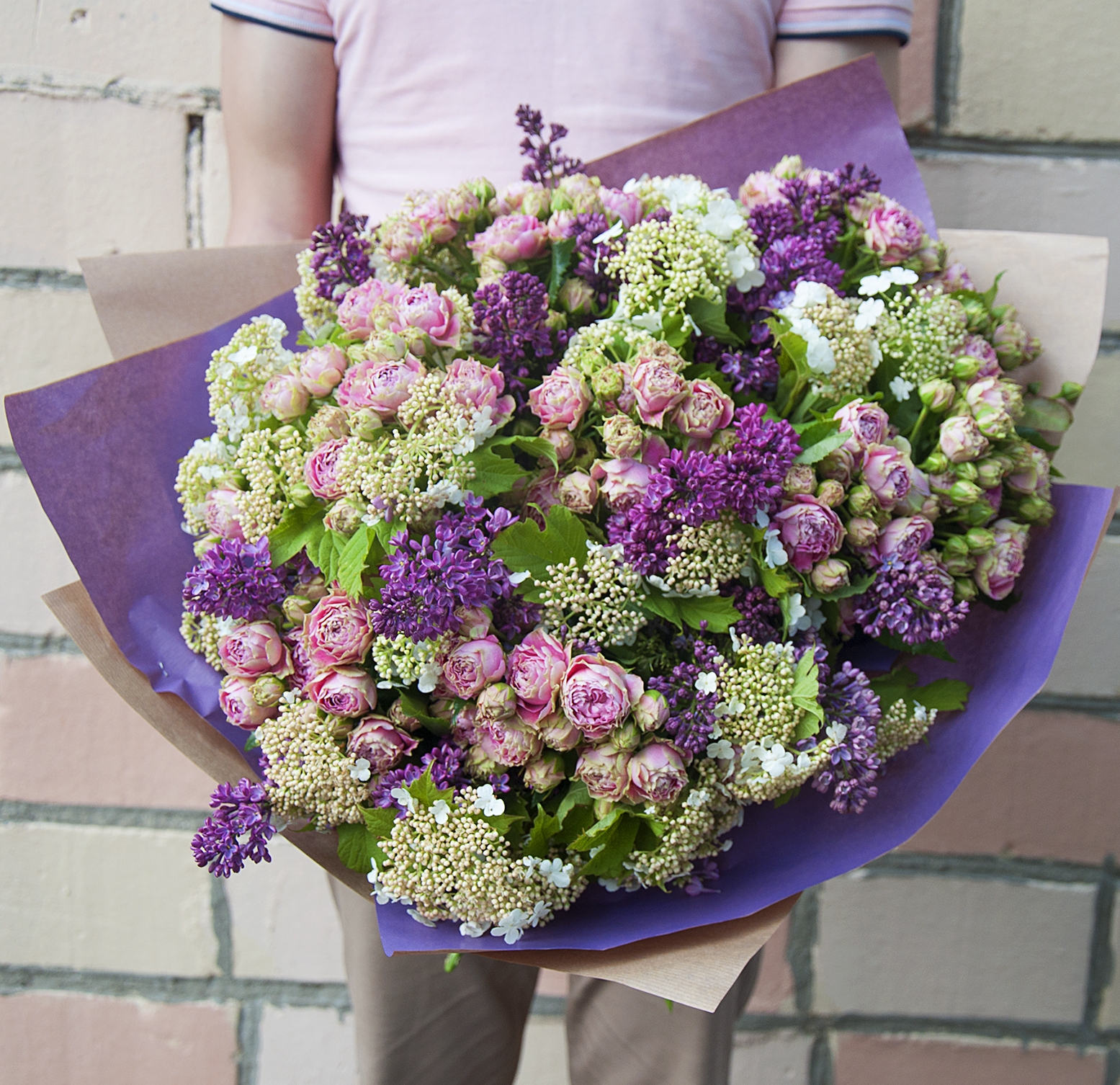 фото Букет из розы кустовой и сирени 21 шт sfloristic "до встречи с тобой" , 50 см studio floristic
